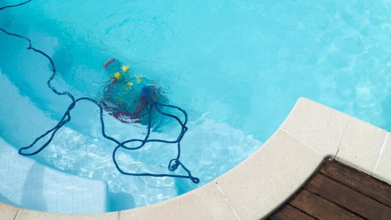 Pourquoi faire appel à un professionnel pour la réparation de votre robot piscine en Gironde ?