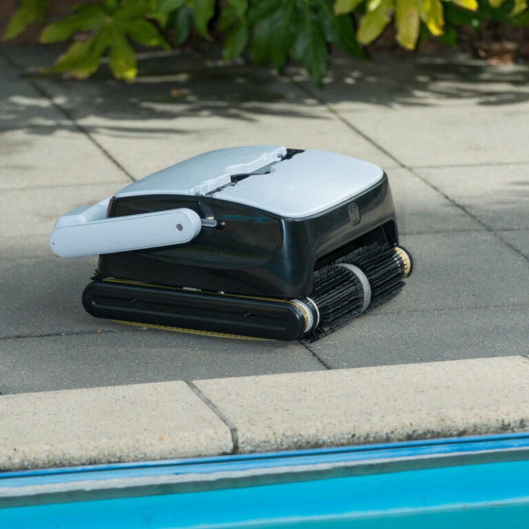Le robot piscine Optimus sans fil est un excellent outil pour nettoyer votre piscine.